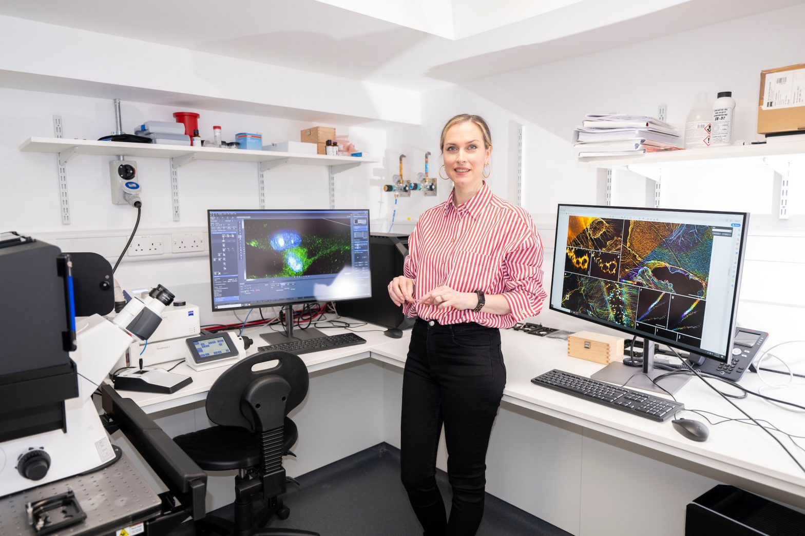Dr Kerry Thompson, Assistant Professor in Anatomy and Chan Zuckerberg Initiative Imaging Scientist Fellow at University of Galway, with the Zeiss Elyra 7 super resolution microscope, part of the new ZEISS Labs@Location partnership that makes Galway the first site in Europe to host this combination of advanced microscopy technology.